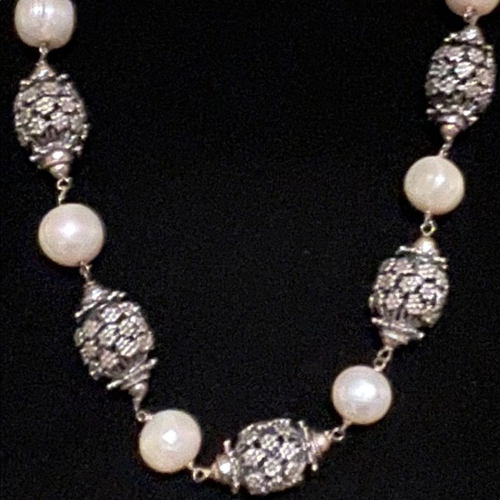 Pearls & barrels of flowers necklace!